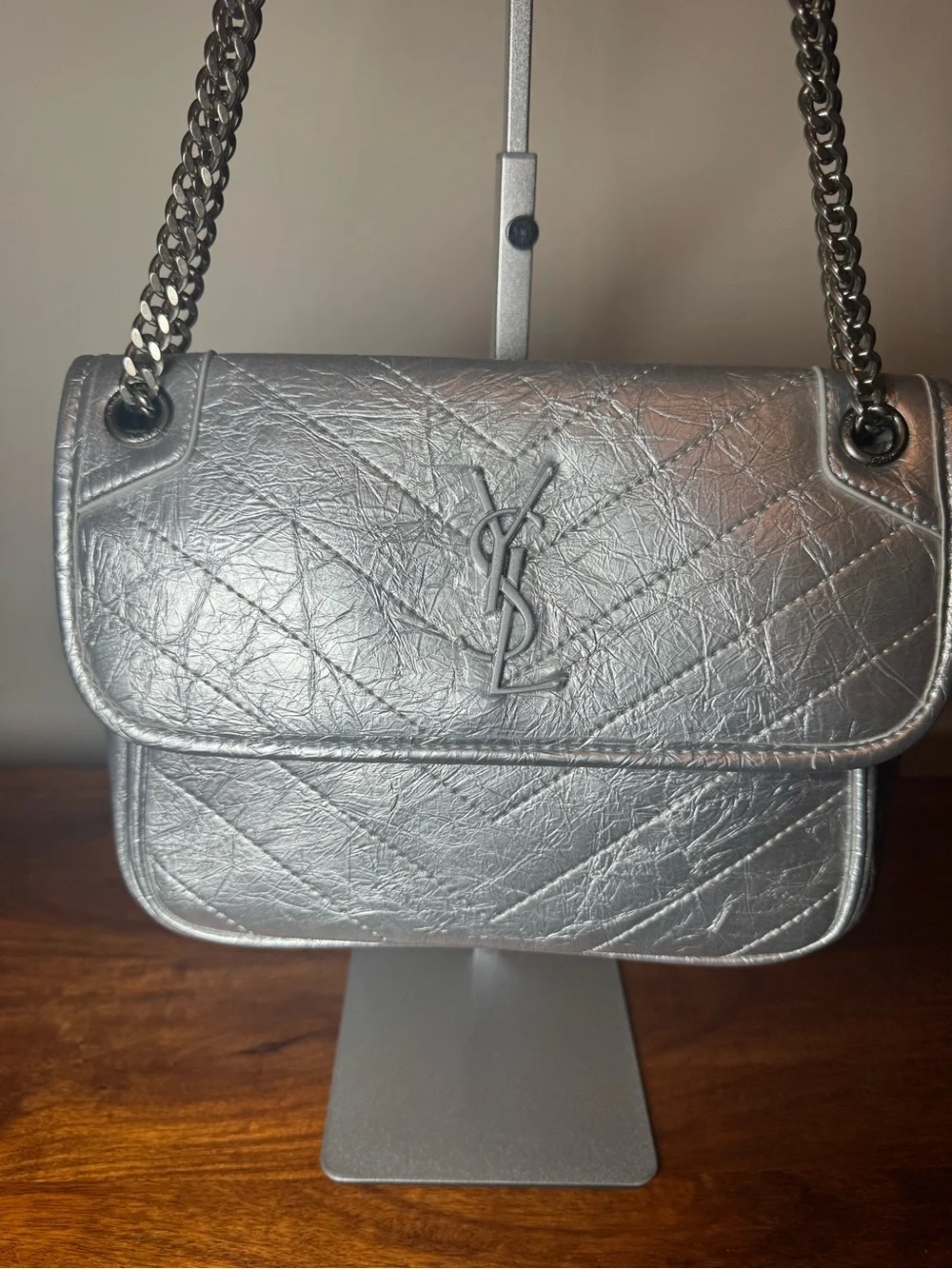 Silver Shoulder Bag; No Brand - Picture 3 of 8
